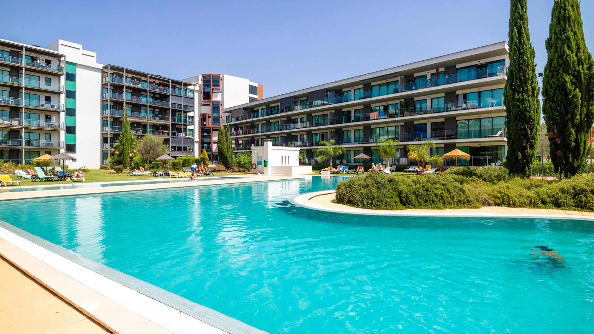 Modernes 2 SZ Apartment mit Gemeinschaftspool und weitem Blick über die Gartenanlage, Vilamoura | VM2163 Modernes Erdgeschossapartment mit grosser Terrasse in der Nähe von Vilamoura und einigen der besten Golfplätze der Algarve.