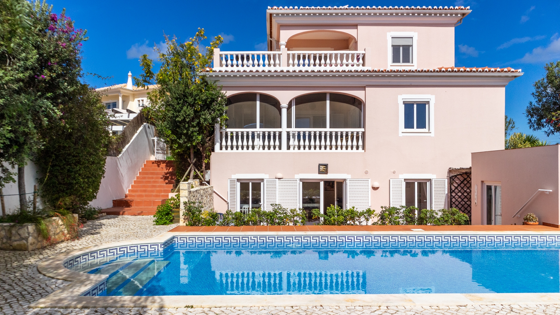 5 Bedroom Villa with Pool, Terraces and Sea Views, in Vale de Lama, West Algarve | LG2229 